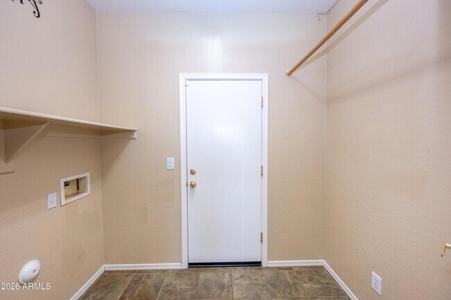Building Photo - 2023 W Shackleton Dr