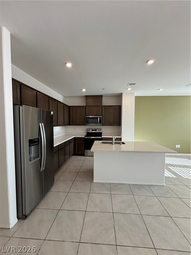 Building Photo - 5672 Sartorial St