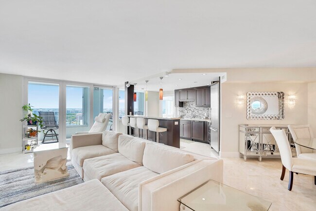 Building Photo - 550 S Ocean Blvd