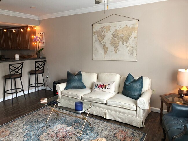 Building Photo - January 2026 (18-month lease) of FALL 2026 (12-month lease) $3,300/month for ENTIRE UNIT! Great l...