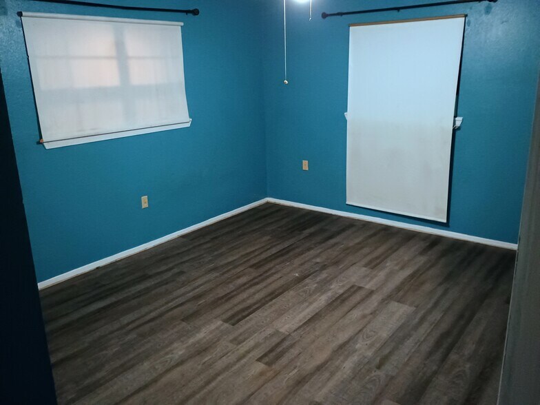 Building Photo - 1620 Landry Dr