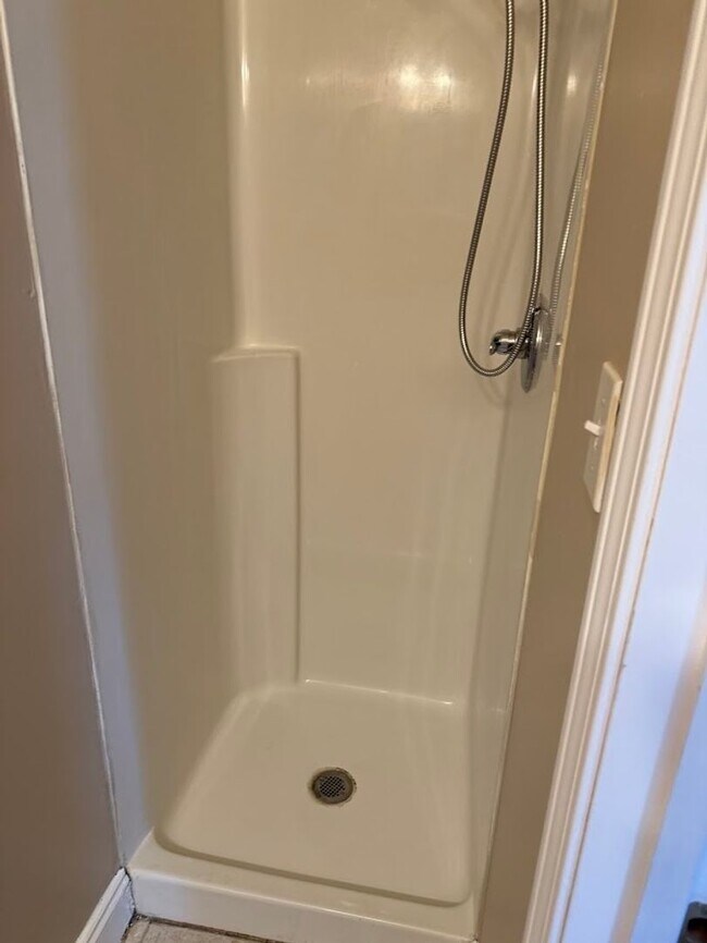 Building Photo - Portsmouth 1 bedroom