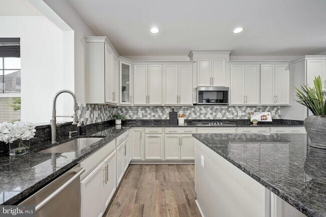 Building Photo - 547 Apricot St