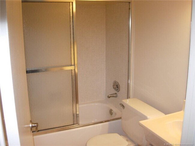 Building Photo - 7410 S Ocean Dr