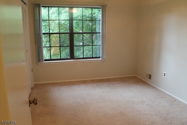 Building Photo - 55 Crabapple Ln