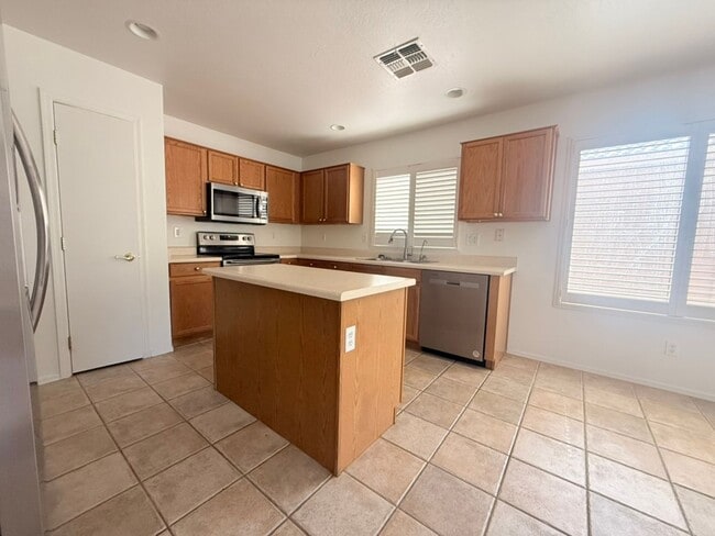 Building Photo - Cul-de-Sac Living | 3 Bed + Bonus Room | Pool + Greenbelt Views