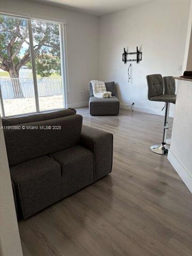 Building Photo - 8666 NW 114th Ave