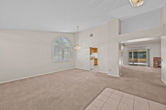 Building Photo - 620 Walnut Cir