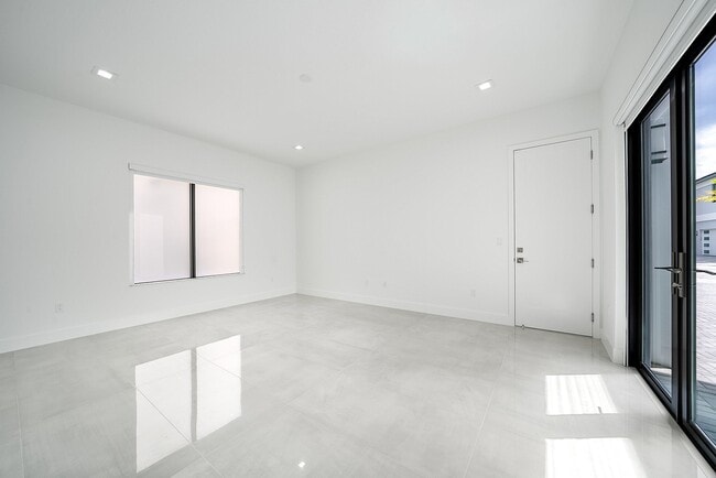 Building Photo - 8561 Crystal Downs Ave