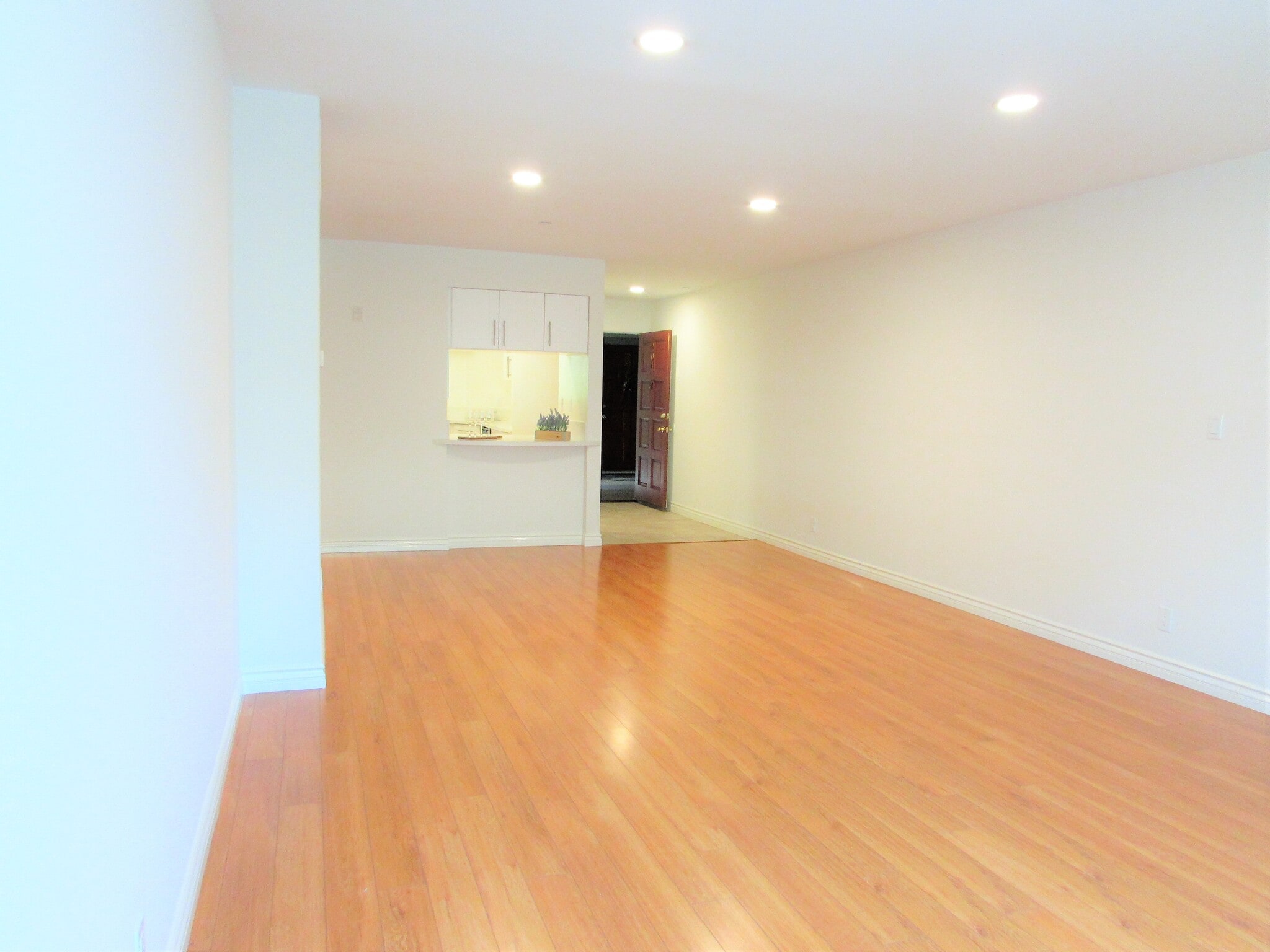 Building Photo - 1141 N Columbus Ave