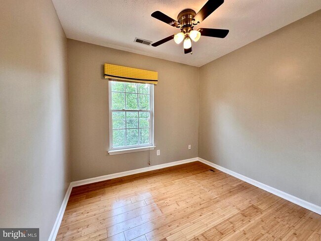 Building Photo - 2107 Mardic Dr