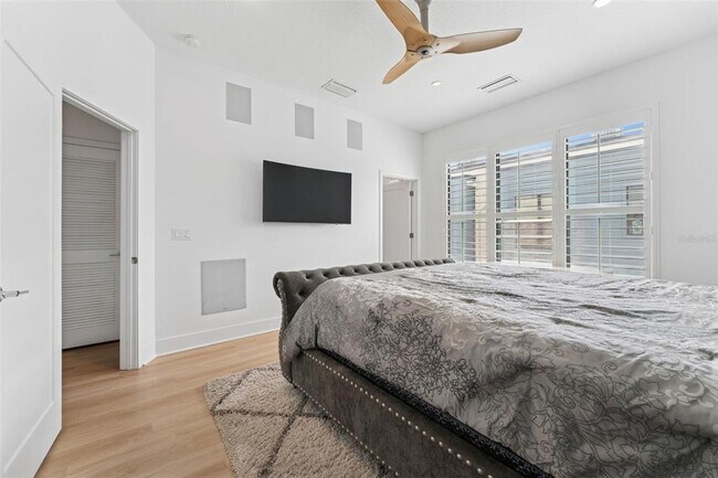 Building Photo - 4810 W McElroy Ave