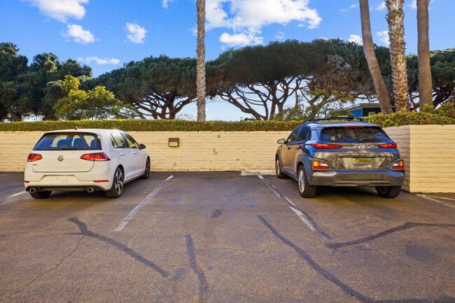 Building Photo - 6333 La Jolla Blvd