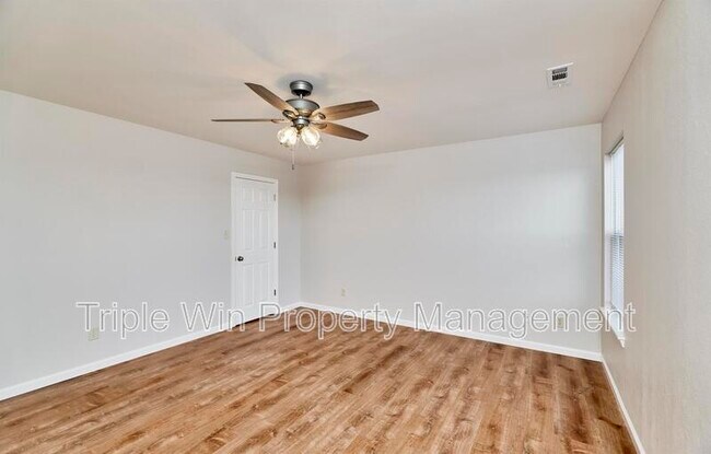 Building Photo - 152 Waterside Crossing Dr