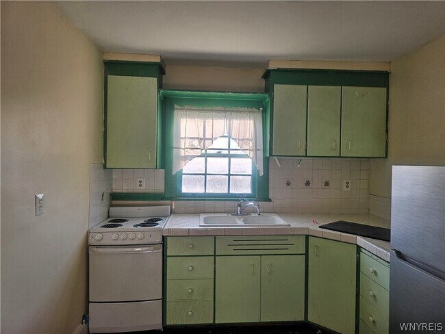 Building Photo - 714 Buffalo Ave