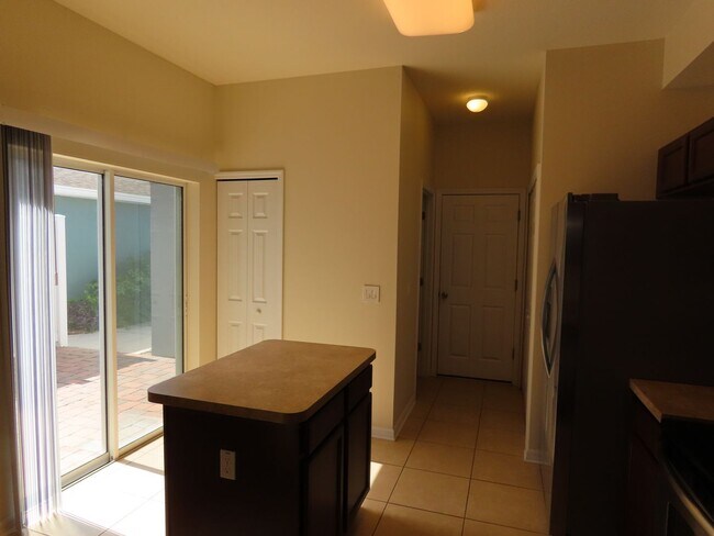 Building Photo - Waterside Point Townhome