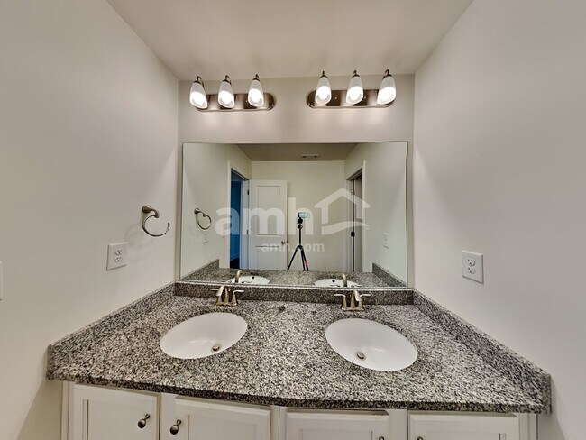 Building Photo - 410 Levon Ct