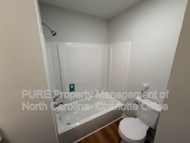 Building Photo - 1712 Blandford Dr