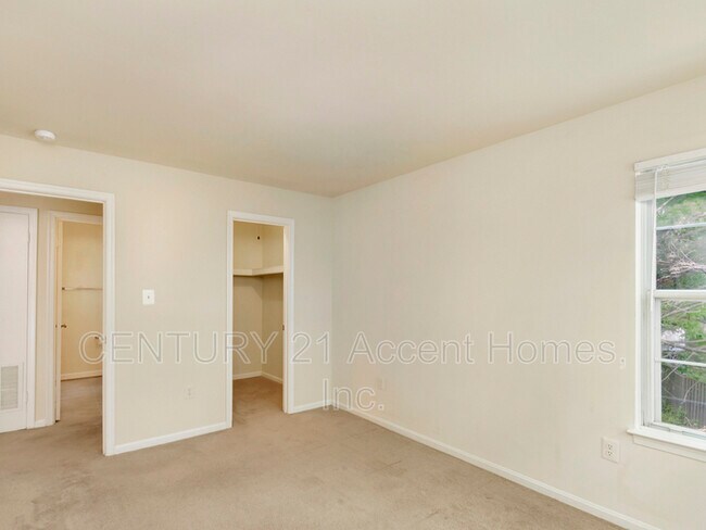 Building Photo - 8647 Beekman Pl