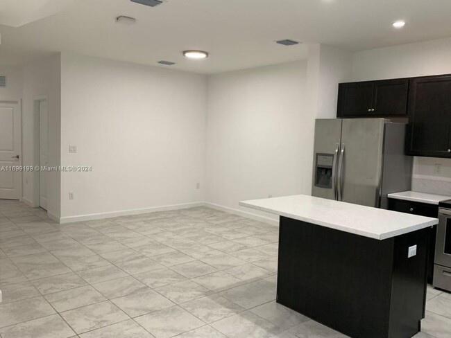 Building Photo - 3 bedroom in North Miami Beach FL 33179