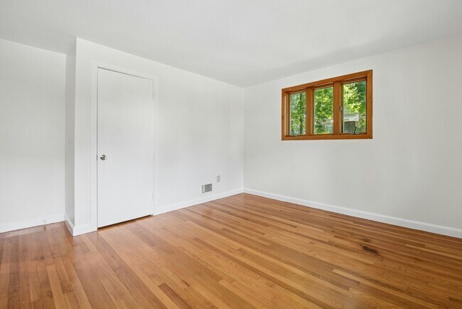 Building Photo - 70 Botsford Rd