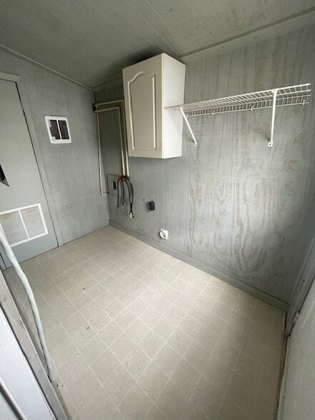 Building Photo - 410 W McKibben St