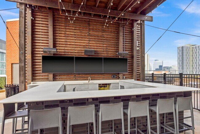 Building Photo - 600 12th Ave S