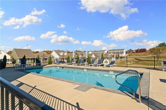 Building Photo - 913 NE Hts Ln