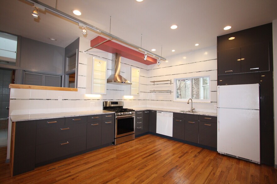 Building Photo - 1164 S Darien St