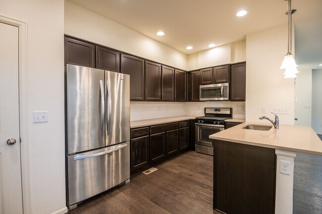 Building Photo - 2 Bedroom 2 1/2 Bath in Mosaic