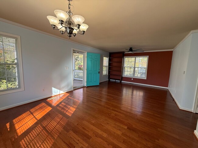 Building Photo - 504 9th St SW