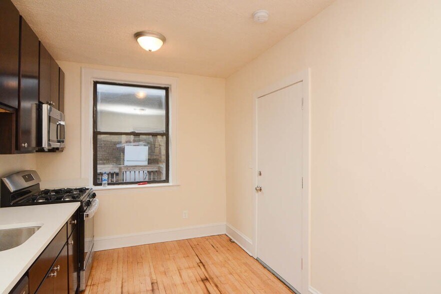 Building Photo - 2332.5 N Spaulding Ave