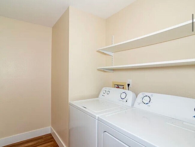 Building Photo - Spacious 4-Bedroom duplex Near EWU – Cheney, WA