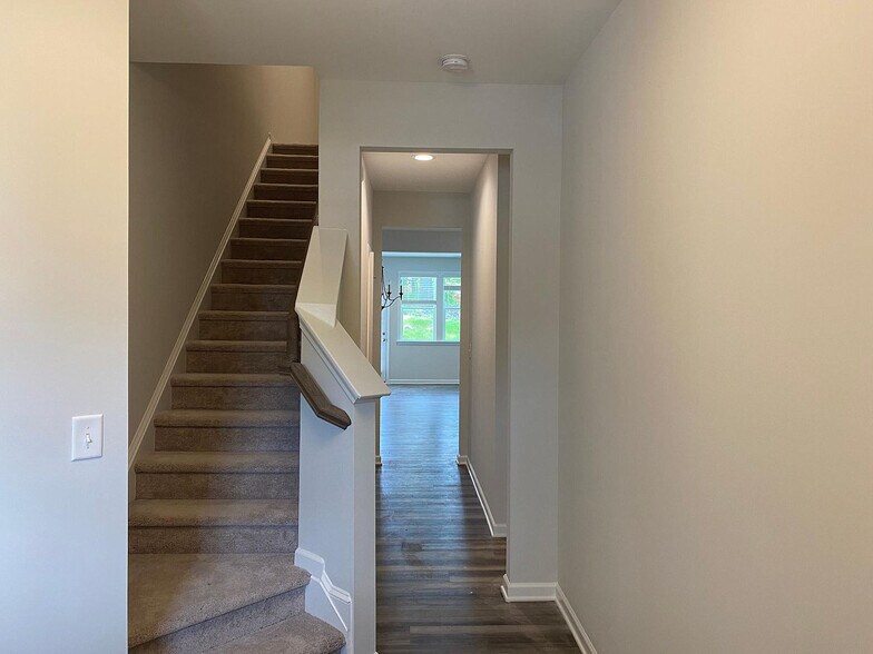 Building Photo - Room in Townhome on Fitchie Pl