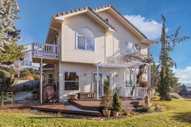 Building Photo - 5663 Basin View Dr