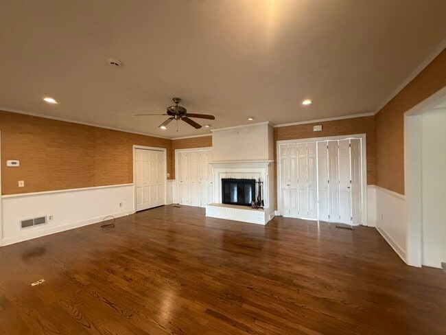 Building Photo - 115 Adams Ave