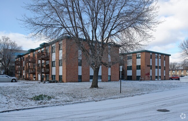 Primary Photo - 5650-5660 Polk St NE