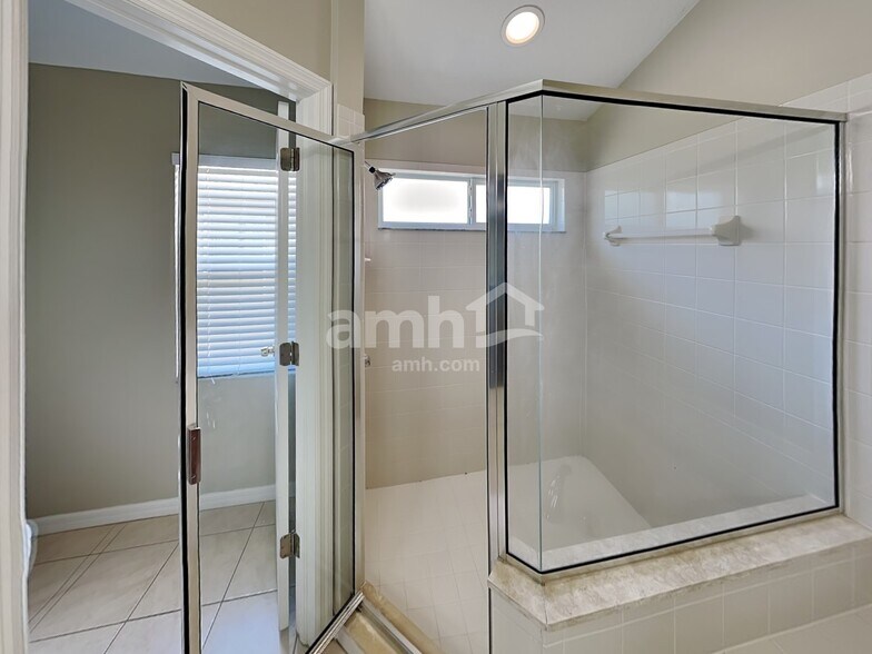 Building Photo - 12828 Standbridge Dr