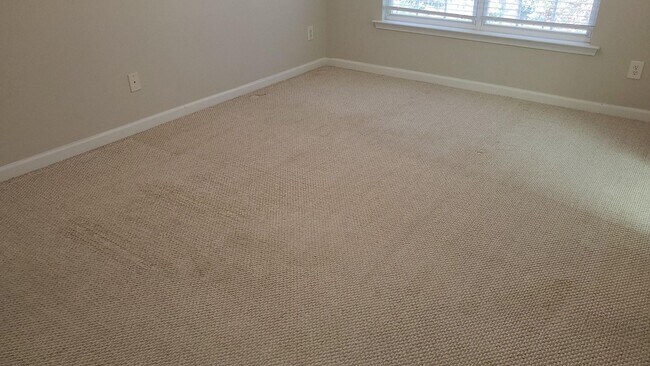 Building Photo - 3 Bedroom / 2.5 Bath in South Durham Neighborhood!