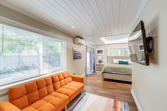 Building Photo - 129 Arctic Ave