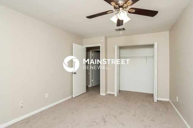 Building Photo - 3 Bedroom Pet-Friendly Home in Vero Beach, FL with Main Street Renewal