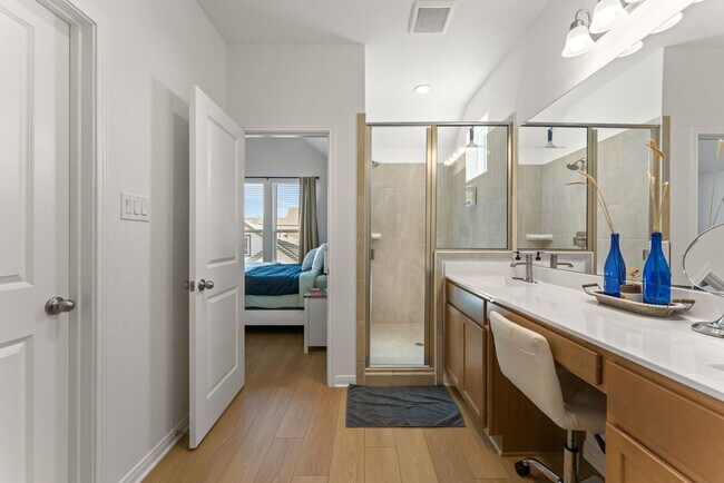 Building Photo - 2119 Hofstaat