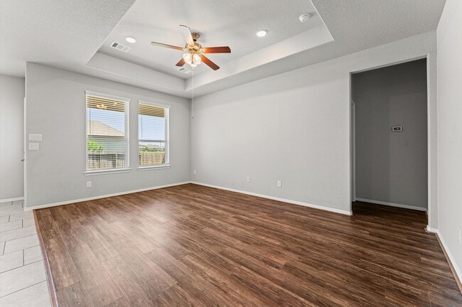 Building Photo - 40219 S Hill Pass