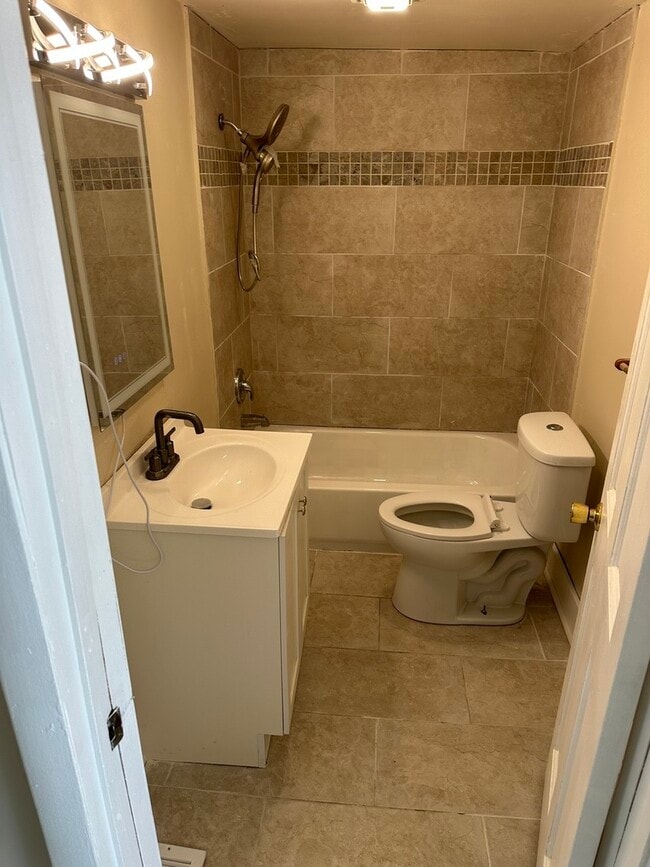 Building Photo - 554 W Station St