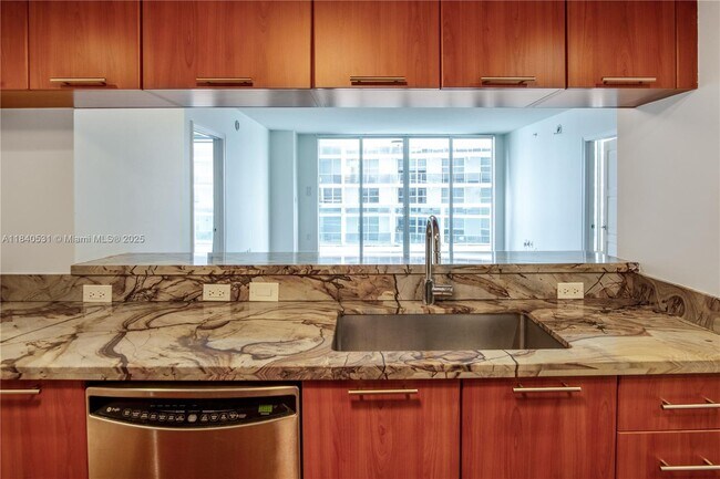 Building Photo - 1800 N Bayshore Dr