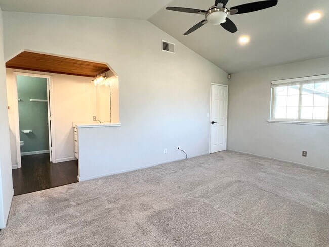 Building Photo - Beautiful Four Bedroom Home in Elk Grove