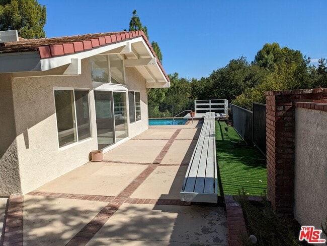 Building Photo - 4304 Park Corona