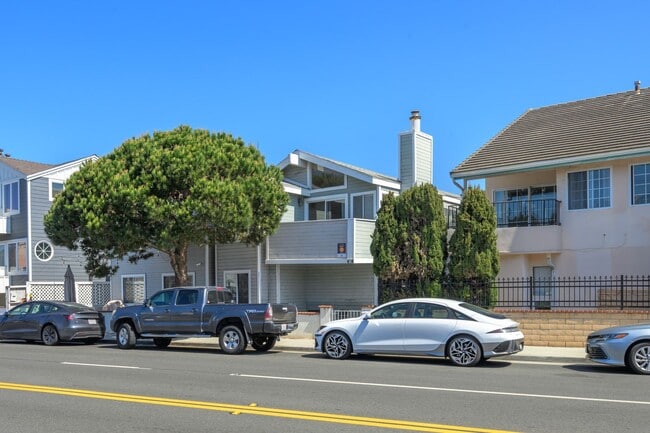 Building Photo - 9-MONTH FURNISHED WINTER RENTAL MID SEPT 2026 THROUGH MID JUNE 2027 **3-car parking**