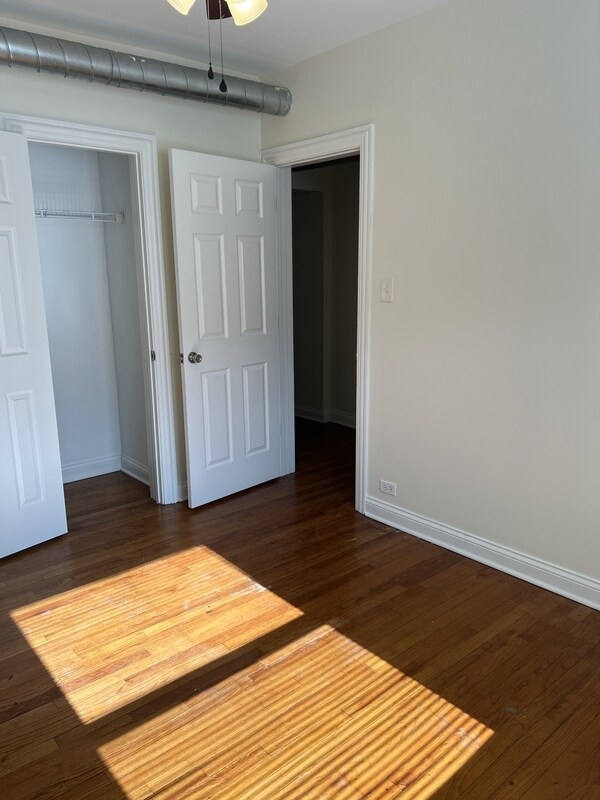 Building Photo - 653 E 90th Pl