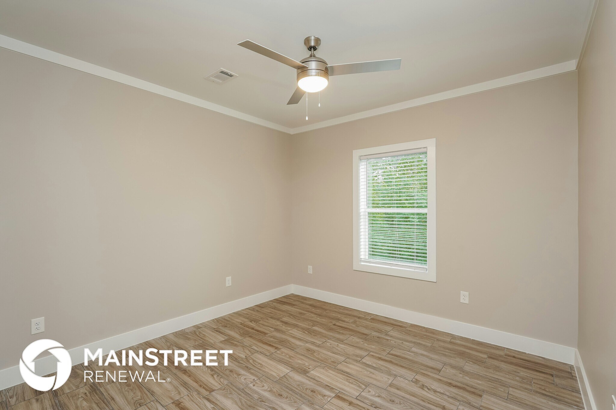 Building Photo - 9330 Crestview Dr